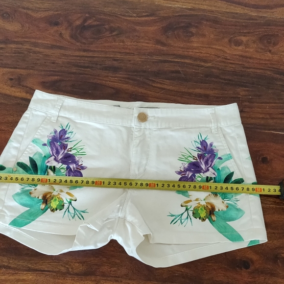 Guess Shorts - Picture 6 of 6